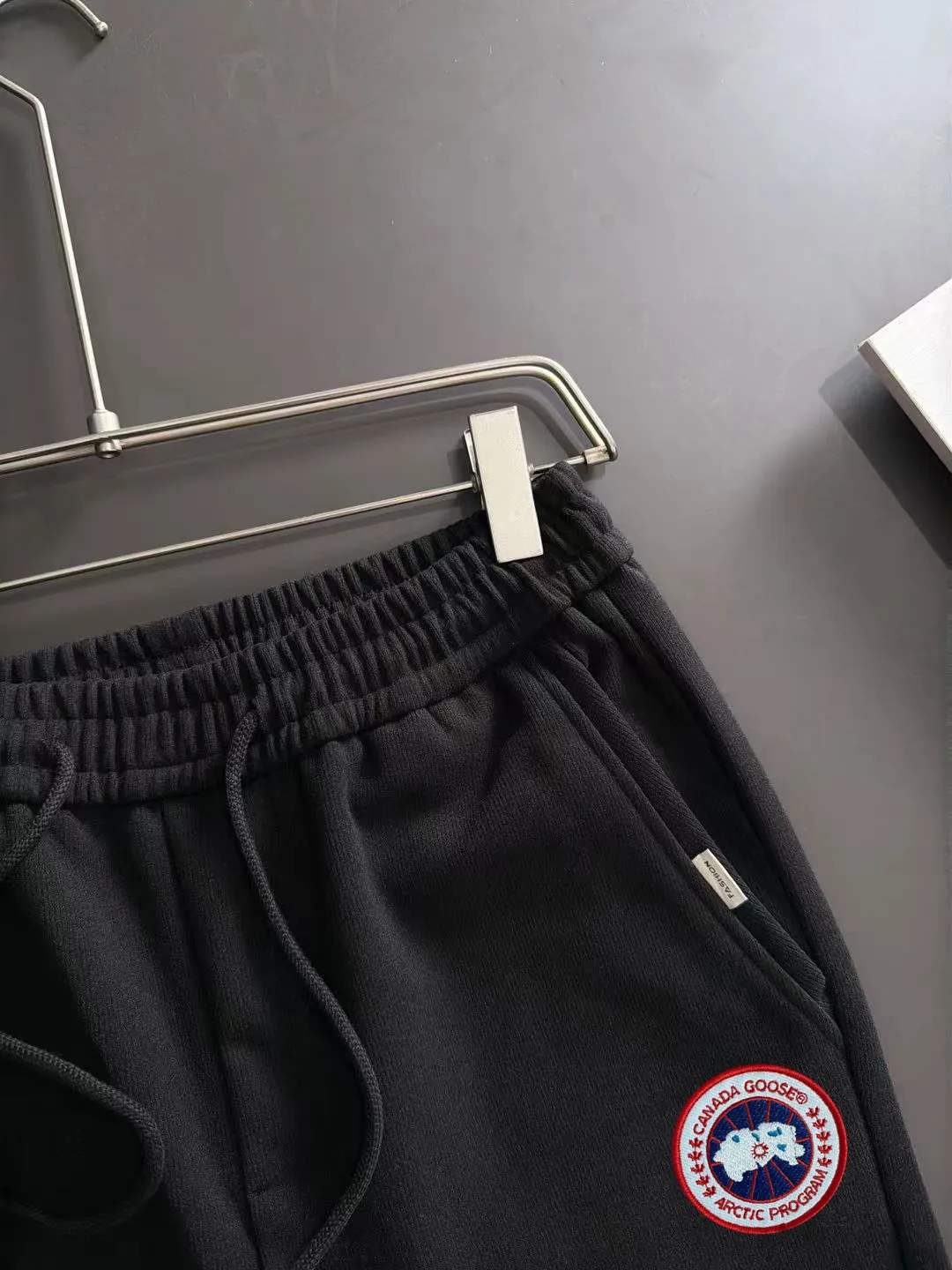 Next day shipping P360 Big Goose 2025 new autumn elastic band casual pants, thick counter-customized fabrics, high breathability and comfort, impeccable details, brand element design concept, reflecting high quality. It feels delicate and soft! It presents a casual cut and the upper body shape is great! Size: M-3XL